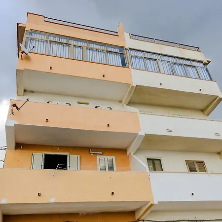 Casa Mare Torre San Carlo مارينا دي بالما